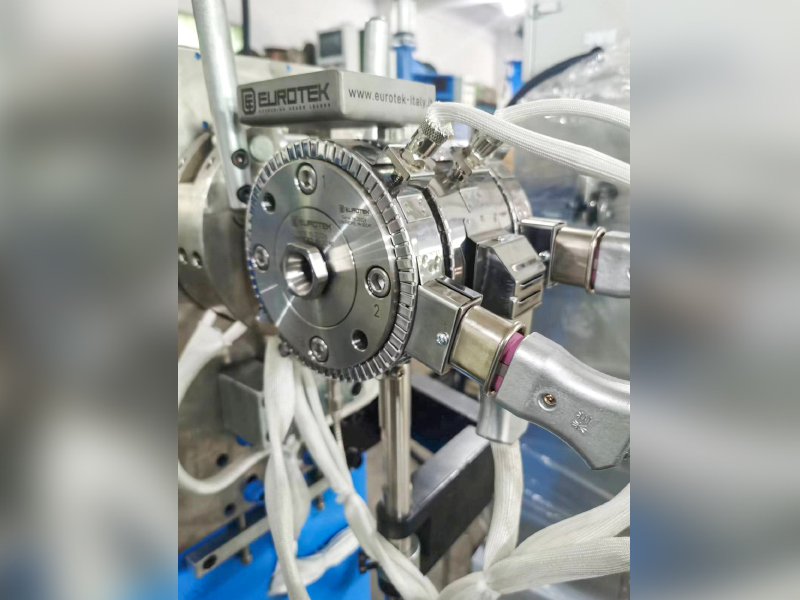 Extrusionskreuzkopf: Typen, Design, Materialfluss und Auswirkungen auf die Kabelqualität